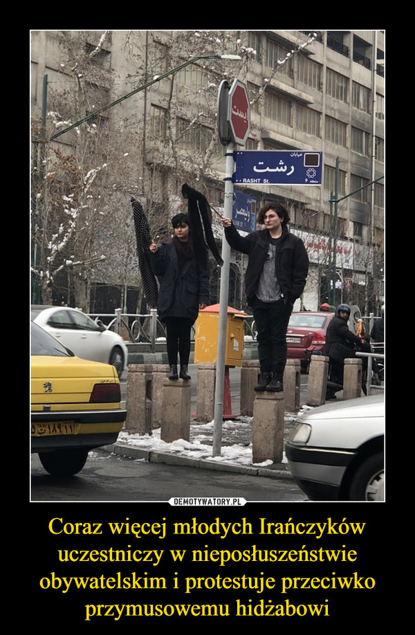 Coraz więcej młodych Irańczyków uczestniczy w nieposłuszeństwie obywatelskim i protestuje przeciwko przymusowemu hidżabowi