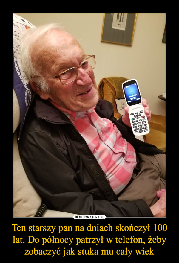 Ten starszy pan na dniach skończył 100 lat. Do północy patrzył w telefon, żeby zobaczyć jak stuka mu cały wiek –  