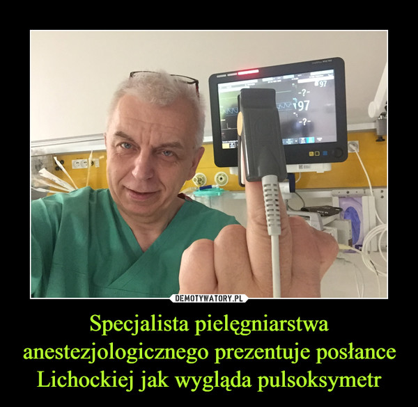 Specjalista pielęgniarstwa anestezjologicznego prezentuje posłance Lichockiej jak wygląda pulsoksymetr