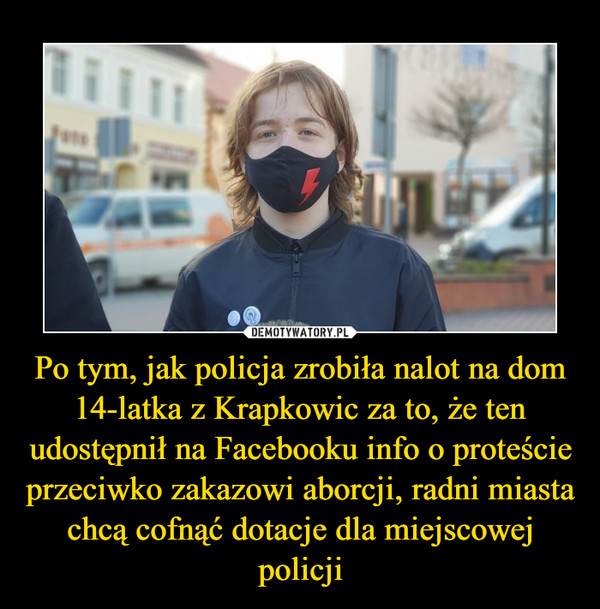 Po tym, jak policja zrobiła nalot na dom 14-latka z Krapkowic za to, że ten udostępnił na Facebooku info o proteście przeciwko zakazowi aborcji, radni miasta chcą cofnąć dotacje dla miejscowej policji –  