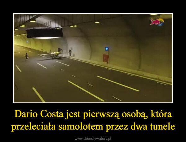 Dario Costa jest pierwszą osobą, która przeleciała samolotem przez dwa tunele –  