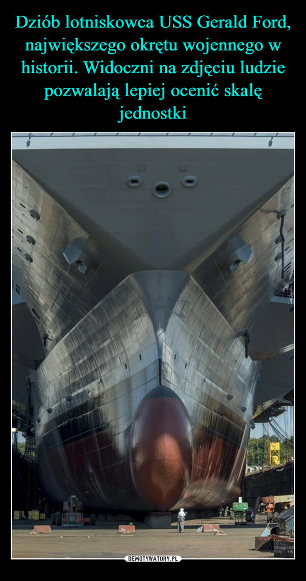 Dziób lotniskowca USS Gerald Ford, największego okrętu wojennego w historii. Widoczni na zdjęciu ludzie pozwalają lepiej ocenić skalę jednostki